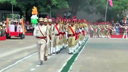 11 प्लाटूनों ने भव्य एवं आकर्षक परेड का किया प्रदर्शन