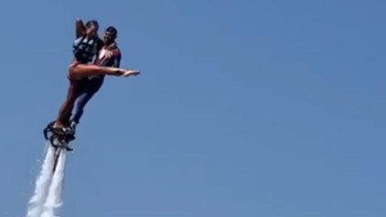 'This is goals!' - Couple enjoy a delightful time together on a flyboard