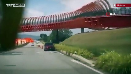 Malezya’da özel jet otoyola düştü: 10 ölü