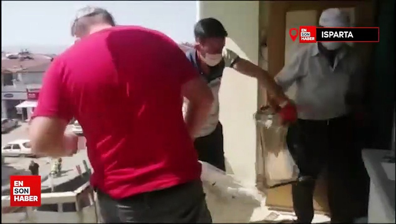 Isparta'da çöp ev ve depodan 7 kamyon çöp çıkarıldı