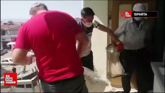 Isparta'da çöp ev ve depodan 7 kamyon çöp çıkarıldı