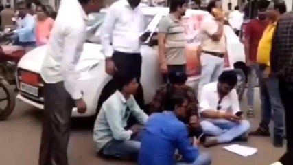 विदिशा: बिजली समस्या से जूझ रही जनता का आक्रोश, बीच सड़क बैठ किया चक्काजाम