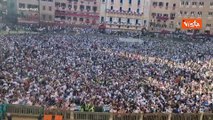 Palio di Siena, ecco Piazza del Campo strapiena prima della corsa