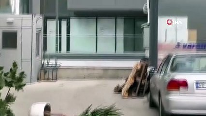 Ankara'da Şiddetli Rüzgar Vatandaşlara Zor Anlar Yaşattı