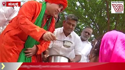 ನಾಗರ ಪಂಚಮಿ ಪ್ರಯುಕ್ತ ಮಕ್ಕಳಿಗೆ ಹಾಲು ಕುಡಿಸಿದ ಬಸವ ಜಯ ಮೃತ್ಯುಂಜಯ ಸ್ವಾಮೀಜಿ