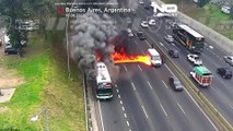آتش گرفتن اتوبوس در بزرگراهی در آرژانتین