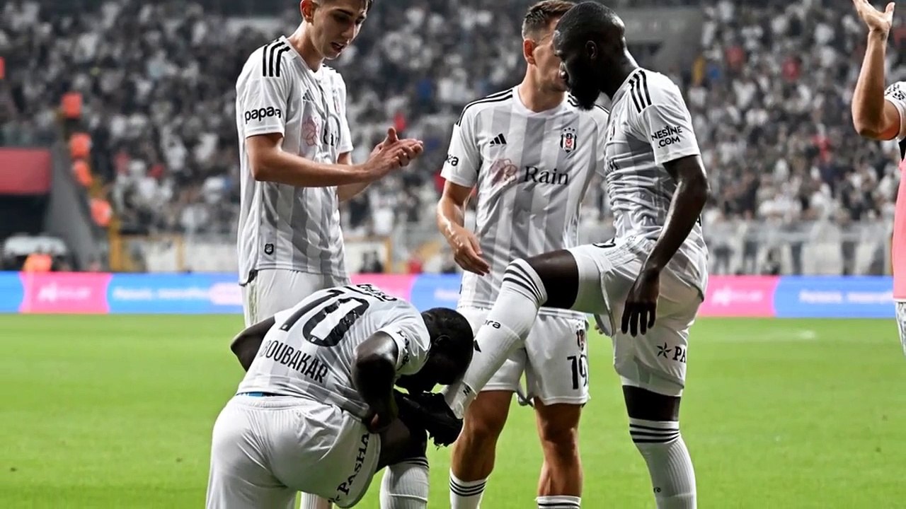 Son Dakika: Konferans Ligi'nde Beşiktaş, Neftçi Bakü'yü eleyerek play-off'ta Dynamo Kiev'in rakibi oldu