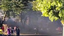 Umuarama: Barracão pega fogo e bombeiros são acionados para combater as chamas