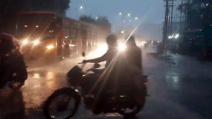 वीडियो देखें.....रायपुर में 1 घंटे की बारिश में सड़कों पर तालाब जैसी लहरें