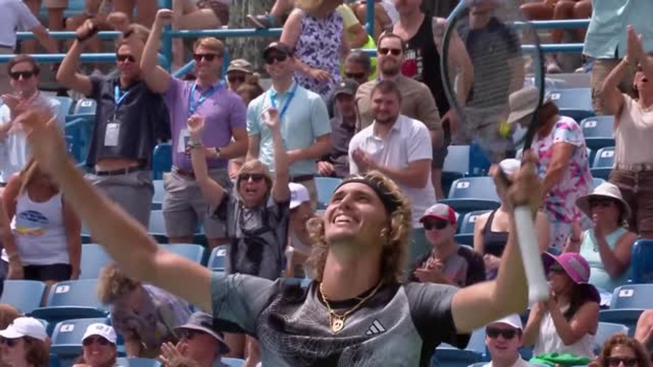 Zverev outlasts Medvedev to make Cincinatti last eight