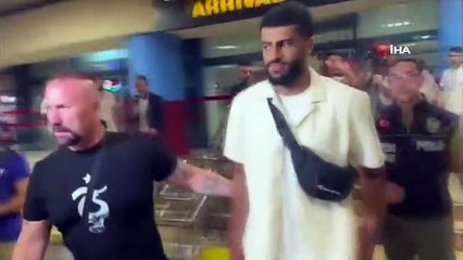 Rayyan Baniya Trabzonspor ile transfer görüşmesi yapmak için Trabzon'a geldi