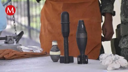 Mujer entrega granada y bombas de mortero a la Sedena en Chilpancingo, Guerrero