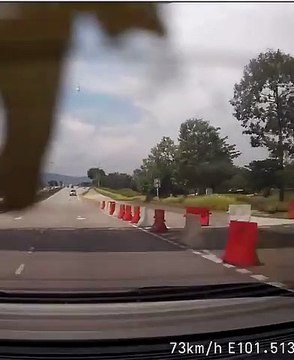 Drame en direct : Une caméra filme les images terribles du crash d'un jet privé en Malaisie qui a fait au moins 10 morts en s'écrasant brutalement sur une voie rapide