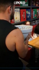 Restaurante choca clientes ao servir sorvete de chocolate em vaso sanitário