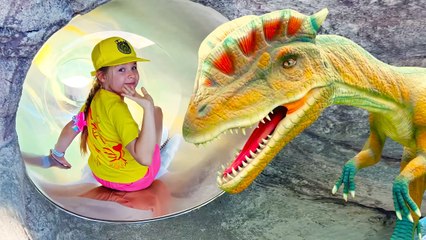 Diana and Roma play outdoors | best parks for kids