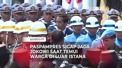 Paspampres Sigap Jaga Jokowi Saat Temui Warga di Luar Istana Negara