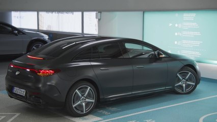 Vollautomatisiert und fahrerlos parken - ab sofort auch mit der EQE Limousine möglich