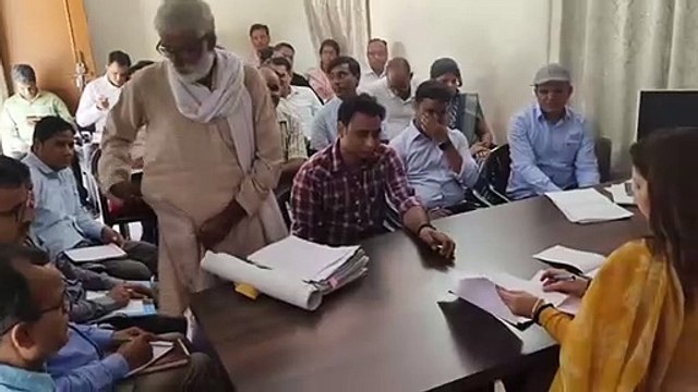जला स्तरीय जनसुनवाई में कलक्टर ने सुनी लोगों की समस्याएं