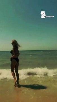 Σκορδά: Τα πρώτα στιγμιότυπα από τις διακοπές της – Το άφιλτρο βίντεο με το μαύρο μπικίνι της