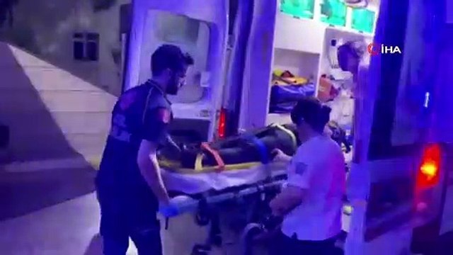 Yunanistan'a geçmek isteyen kaçak göçmenlerin bulunduğu araç kaza yaptı, 6 kişi yaralandı