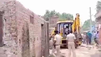 भोजपुर: सरकारी भूमि पर किए गए अतिक्रमण को अंचल प्रशासन ने हटाया, देखिए पूरी खबर