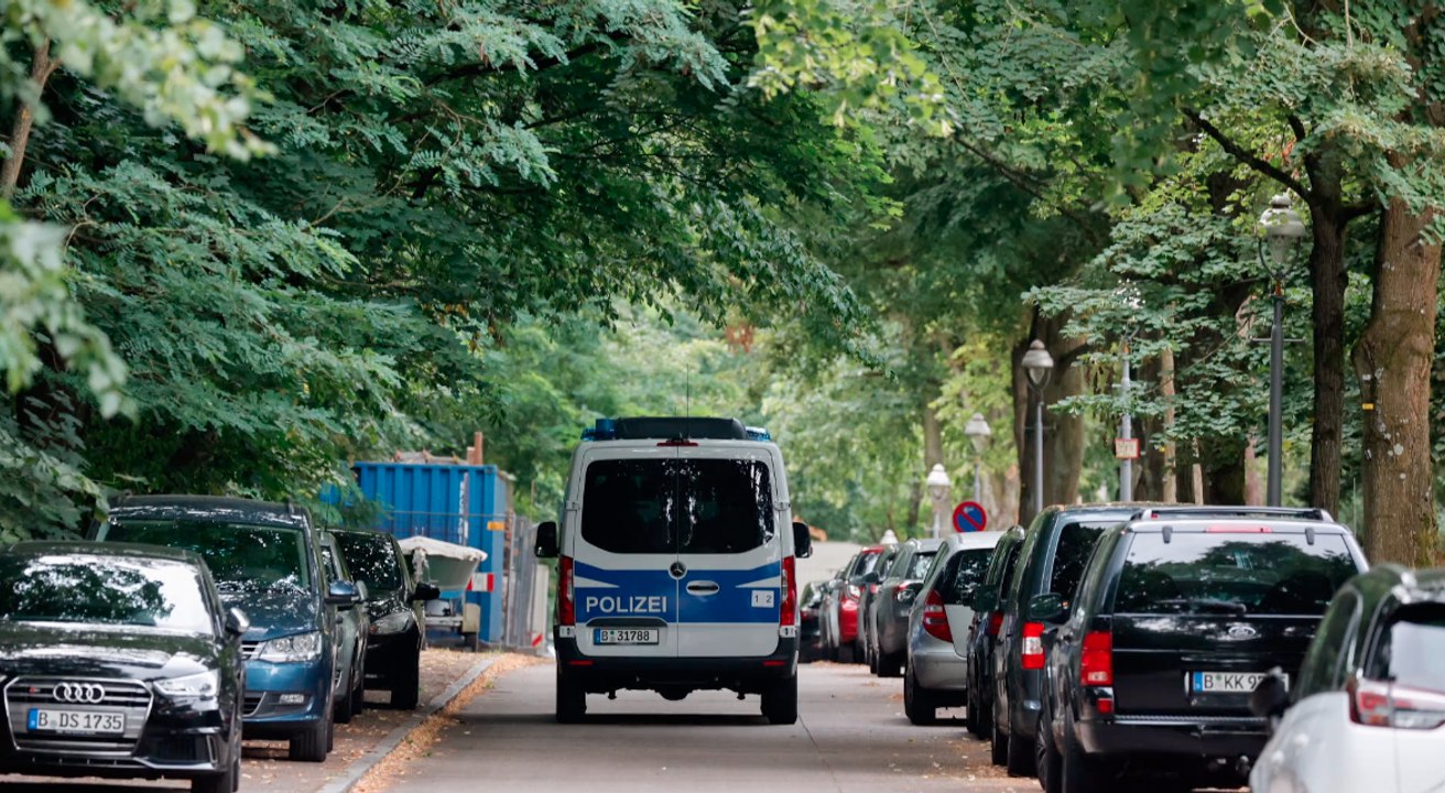 Berlin: tote frau auf offener straße entdeckt