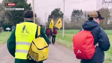 Les opposants aux bassines, réserves controversées destinées à l'irrigation agricole, s'élancent cet après-midi à vélo et en tracteur au départ des Deux-Sèvres, cinq mois après les violents affrontements survenus à Sainte-Soline - VIDEO