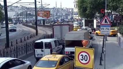 Galata Köprüsü'ndeki çalışmalar nedeniyle trafik yoğunluğu oluştu