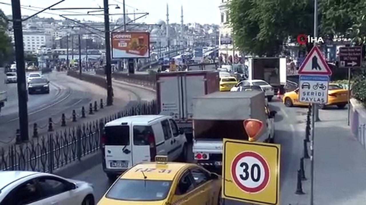 La densité du trafic a augmenté en raison des travaux d'entretien sur le pont de Galata