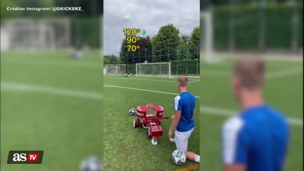 Epic Showdown: Goalies Face Off Against a Machine in Viral Challenge 🥅🤖