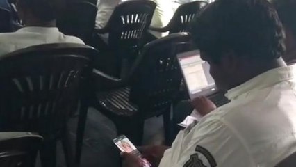 ప్రకాశం జిల్లా: సమస్యలపై చర్చ.. యూట్యూబ్ రీల్స్ చూస్తున్న అధికారి