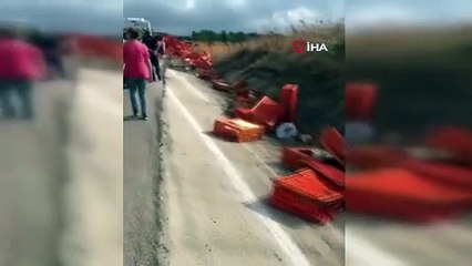 Un camion et une voiture sont entrés en collision avec du bétail à Balıkesir： 3 blessés
