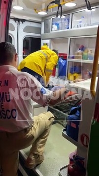 #Preliminar Aparatoso choque deja saldo de una persona lesionada, una camioneta volcada y cuantiosos daños sobre la avenida Cruz del Sur #GuardiaNocturna