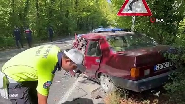 2 personnes perdent la vie dans des voitures qui entrent en collision frontale sur l'autoroute Bartın-Karabük
