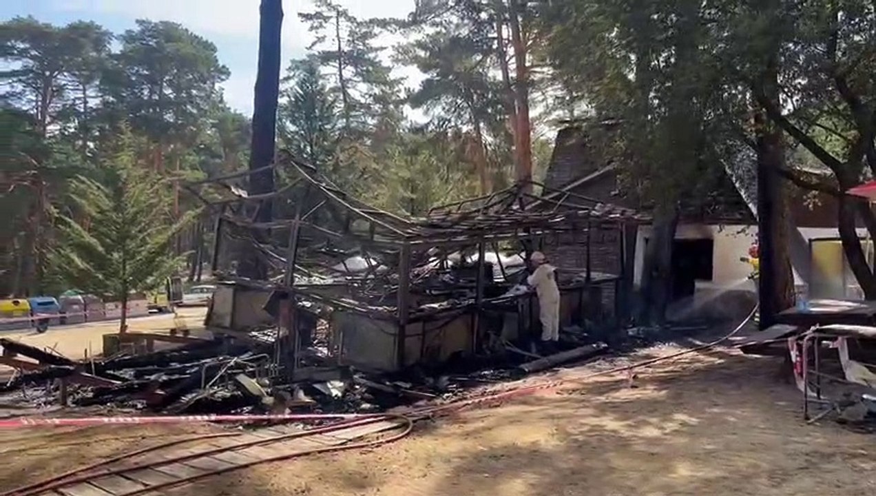 Labores de investigación y refresco del incendio en Playa Pita
