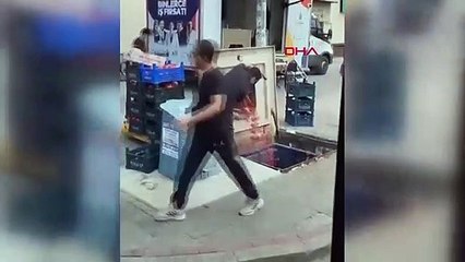 La Direction provinciale du commerce d'Istanbul a lancé une enquête après les images de tomates jetées à la poubelle