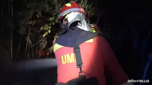 Vasto incendio a Tenerife, migliaia di evacuati