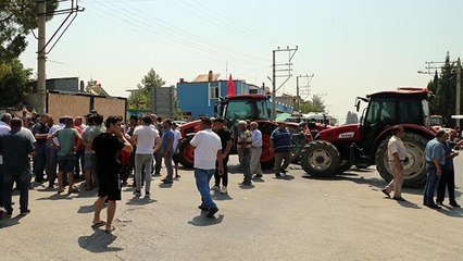 Download Video: Çiftçiler eylem yaptı, traktörlerle yolu trafiğe kapattı