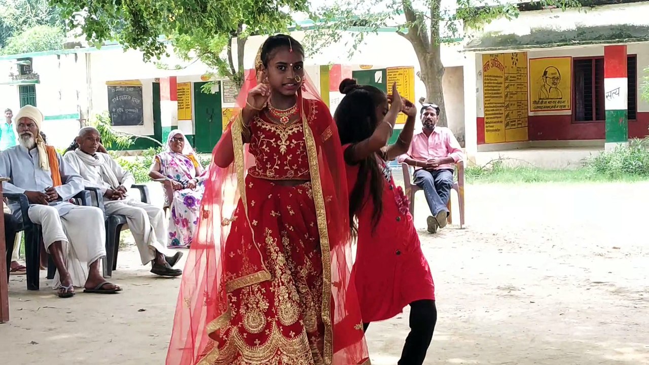 Dance of student pranshi and aish kumari