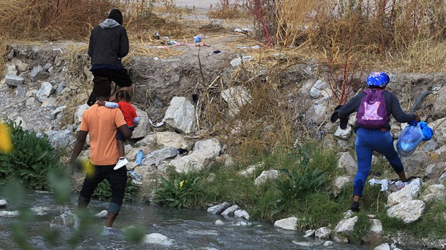 Dos migrantes mueren tras intentar cruzar la frontera entre México y EE.UU.