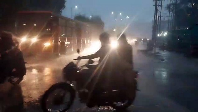 झमाझम बारिश से रायपुर शहर हुआ तरबतर, सडक़ बनी तालाब