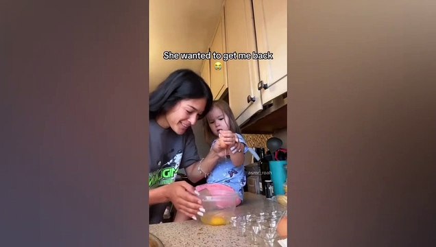 Les parents qui ont cassé des œufs dans la tête de leurs enfants pour se conformer à la nouvelle tendance qui se répand sur Tiktok, ont eu une grande réaction