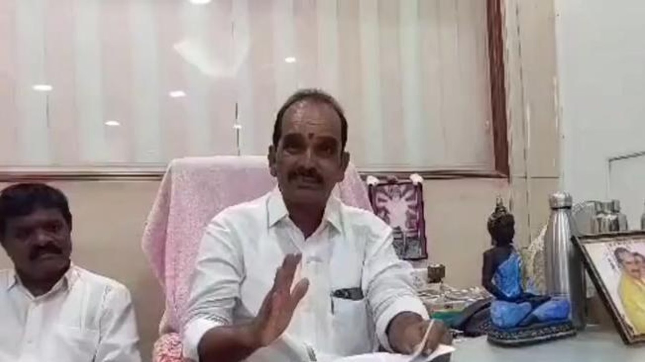 నిర్మల్: మంత్రిపై ఆరోపణలు చేయడం మానుకోండి.. ఆ నేత సీరియస్