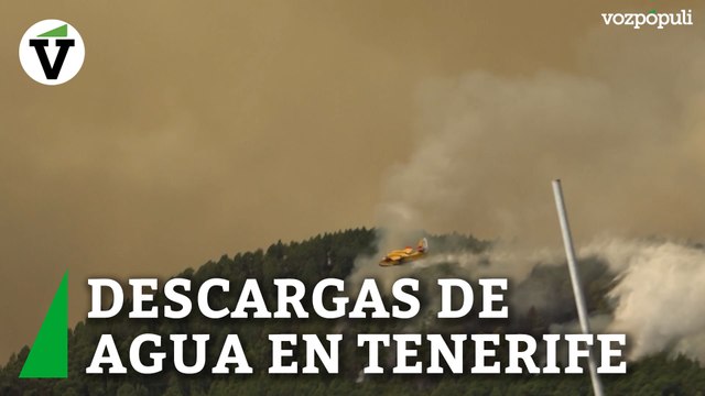 Los medios aéreos retoman las descargas contra el incendio de Tenerife