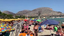 Per il secondo anno di fila la spiaggia di Mondello fa registrare un aumento dei prezzi di ombrelloni e lettini