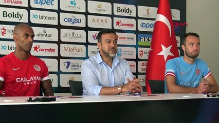 Antalyaspor signe un contrat avec Naldo et Van de Streek