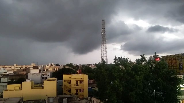 निम्न दबाव का असर, सुबह धूप खिली, शाम को हुई झमाझम बारिश, तापमान लुढ़का