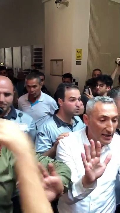 Boğaziçi'nde kulüp odalarını boşaltmak istemeyen öğrenciler sivil polis ve özel güvenlik tarafından darbedildi