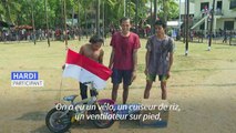 Des Indonésiens célèbrent la fête de l'Indépendance avec un concours de poteaux glissants