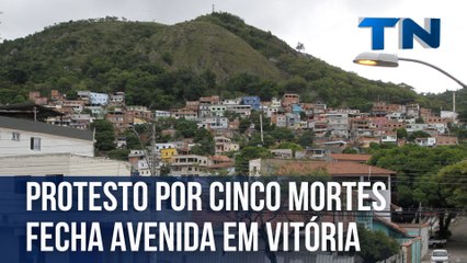 Protesto por cinco mortes fecha avenida em Vitória
